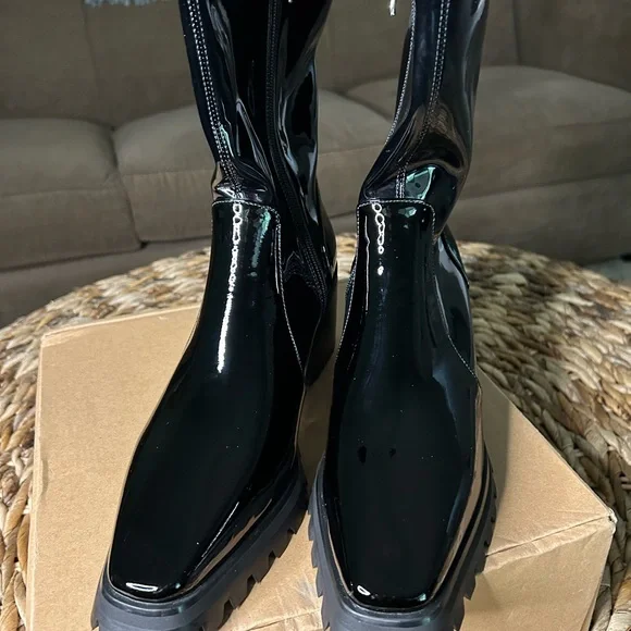 Lattelier Black Patent Leather Women's Lug Sole Boots - Picture 3 of 7